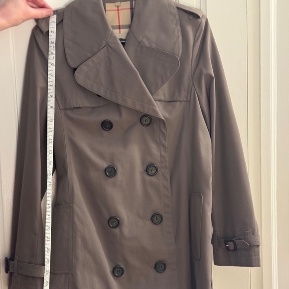 Burberry Trench, modern cut US size 10 Uk size 12 - Picture 15 of 16